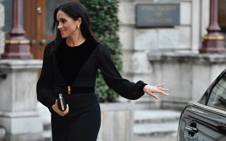 Η απλή κίνηση της Μέγκαν Μαρκλ που προκάλεσε σάλο -Έκανε κάτι που δεν συνηθίζεται για μέλη της βασιλικής οικογένειας (βίντεο)